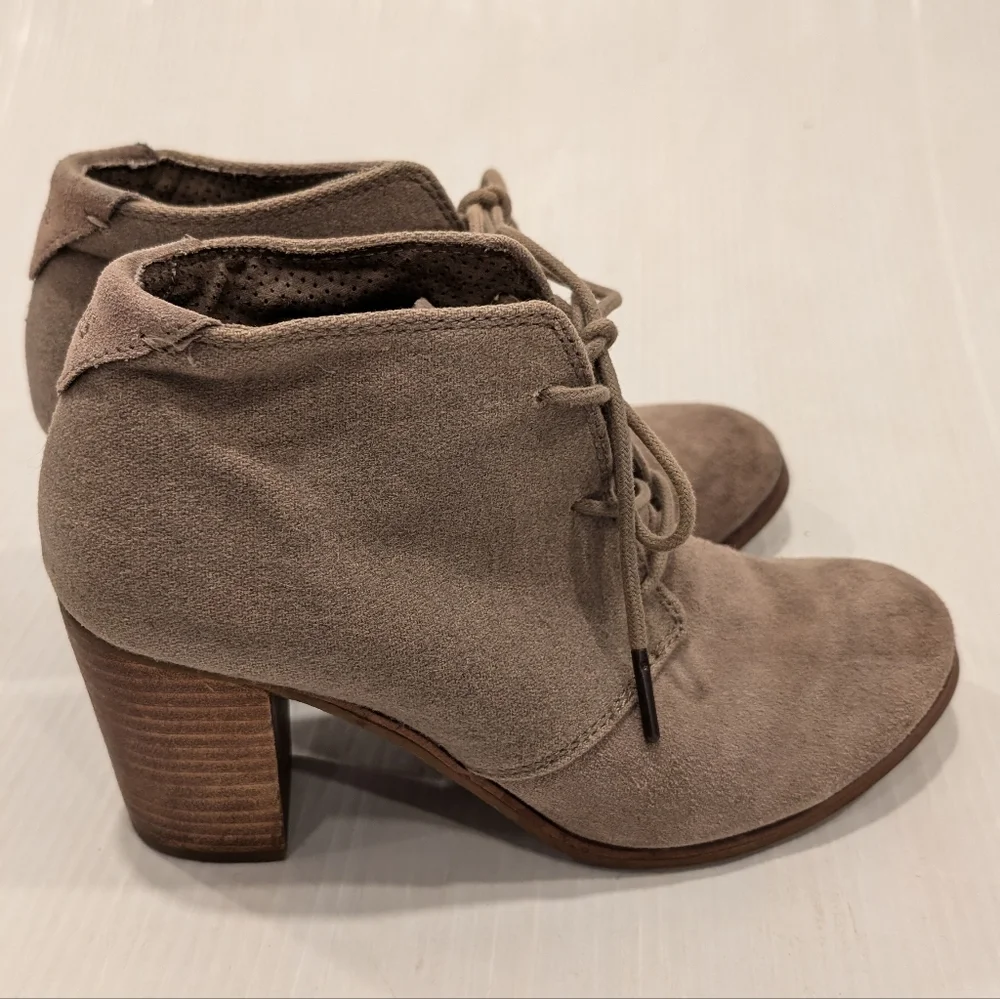 TOMS Lunata women's tan suede block heel lace-up oxford ankle booties size 8